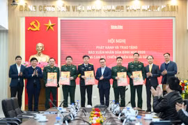 Báo Nhân Dân trao tặng Báo Xuân Bính Ngọ 2026 tới cán bộ, chiến sĩ biên giới và hải đảo