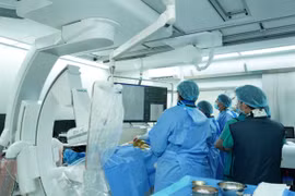 Lần đầu tiên tại Việt Nam dùng laser “đục” mảng xơ vữa, cứu chân bệnh nhân hoại tử nguy kịch
