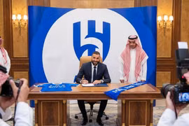 Benzema gia nhập Al-Hilal, căng thẳng với Ronaldo bùng nổ