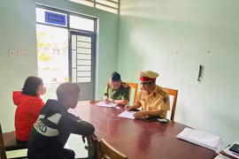 Gia Lai: Thiếu niên điều khiển xe máy bằng một bánh để quay video đăng lên mạng