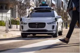 Mỹ điều tra Waymo sau vụ xe tự lái tông trẻ em