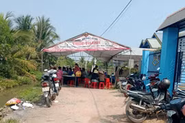 Gia Lai: Bé trai 2 tuổi rơi xuống mương nước trước nhà tử vong