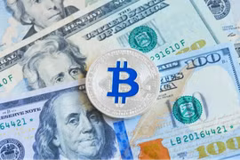 Lệnh triệu tập Jerome Powell khiến thị trường tiền số bốc hơi 21 triệu USD trong một giờ