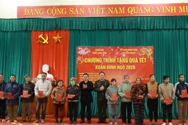Công an Lạng Sơn tặng quà Tết cho người dân khó khăn ở vùng cao