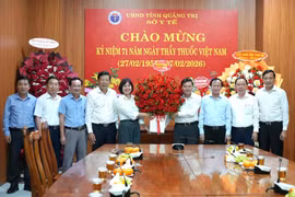 Chủ tịch UBND tỉnh Quảng Trị chúc mừng Ngày Thầy thuốc Việt Nam: Nâng tầm chất lượng dịch vụ y tế trong giai đoạn mới
