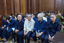 Cựu giám đốc lãnh án 26 năm tù vì cấp trái phép 16.000 chứng chỉ lái xe ô tô