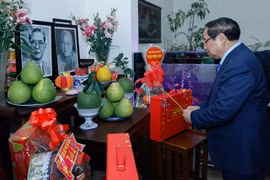 Thủ tướng dâng hương các cố lãnh đạo Đảng, Nhà nước và thăm, chúc Tết nguyên lãnh đạo Đảng, Nhà nước