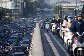 Giao thông Hà Nội sáng 24/2: Mưa nhỏ, nhiều điểm ùn tắc kéo dài