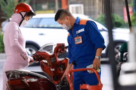 Giá xăng tăng thêm 999 đồng, vượt 20.000 đồng/lít