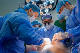 Hai cuộc đời hồi sinh nhờ ghép tim, gan từ người hiến chết não