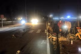 Quảng Ngãi: Xe máy va chạm với xe đạp, 2 người thương vong
