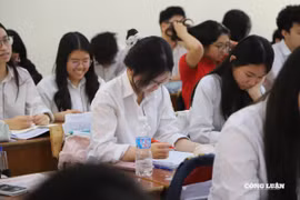 Gần 1 năm miễn học phí, nỗi niềm phụ huynh vẫn là các môn liên kết ở trường công bị trùng lặp nội dung chính khóa
