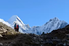 Nepal xử lý nạn lừa đảo bảo hiểm trực thăng cứu hộ đỉnh Everest