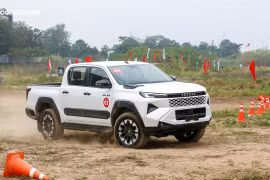 Toyota Hilux ‘truất ngôi’ Ford Ranger, Mitsubishi Triton tụt xuống đáy