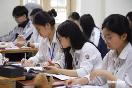 Bỏ đề minh họa, sĩ tử ôn thi tốt nghiệp THPT 2026 ra sao khi 'mất la bàn'?
