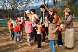 Khi du lịch trở thành cách người trẻ lan tỏa yêu thương