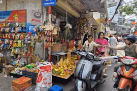 Thị trường ngày 29 Tết ổn định, cung - cầu được bảo đảm