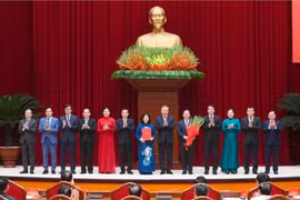 Bà Bùi Thị Minh Hoài tái cử giữ chức Bí thư Đảng ủy Mặt trận Tổ quốc, các đoàn thể Trung ương