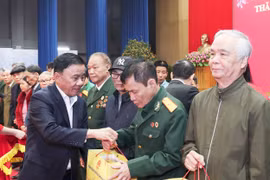 Thường trực Ban Bí thư Trần Cẩm Tú thăm, tặng quà Tết tại Lào Cai