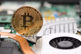 Bitcoin dao động quanh mức 71.000 USD khi các nhà phân tích cho rằng đồng tiền này 'có vẻ đã chạm đáy'