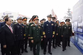 Hai Bộ trưởng Bộ Quốc phòng Việt Nam và Trung Quốc dự Lễ khởi hành tuần tra liên hợp hải quân