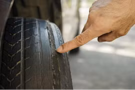 Vì sao lốp xe hay bị mòn lệch một bên?