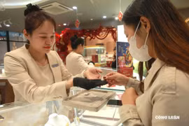 Giá vàng “nóng” từng giờ, vàng mini hút khách trước ngày vía Thần Tài