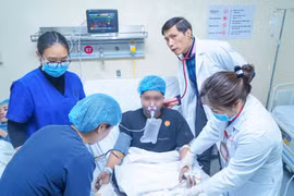 Sau vụ cháy tại phố Trần Cung, bác sĩ lo ngại bệnh nhân tổn thương phổi và ngộ độc khí kéo dài