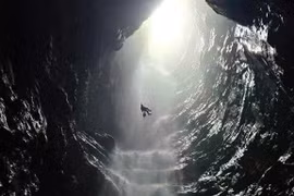 Phát hiện hang động mới có thác nước cao hàng trăm mét tại Phong Nha – Kẻ Bàng
