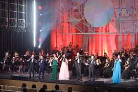 Vũ Thắng Lợi 'vượt ngưỡng' với Live Concert 'Mùa chim én bay'
