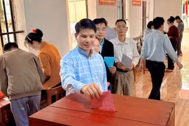 Hơn 2,7 triệu cử tri Đất Tổ rộn ràng đi bầu cử: Ngày hội lớn của ý chí và niềm tin