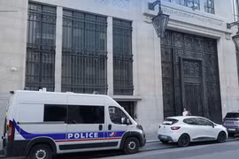 Cảnh sát Pháp ngăn chặn âm mưu đánh bom bên ngoài ngân hàng Mỹ