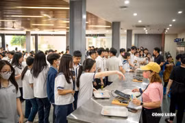 Phụ huynh hoang mang trước thông tin hàng trăm tấn lợn bệnh 'tuồn' vào bếp ăn bán trú