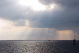 Iran lần đầu thu phí tàu qua eo biển Hormuz