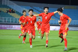 U17 Việt Nam vô địch: Dấu ấn HLV Roland và “hệ sinh thái” CLB Hà Nội