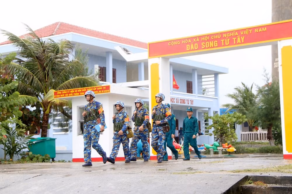 xay dung quan doi tinh gon manh tien len hien dai trong ky nguyen moi cua dat nuoc hinh 8