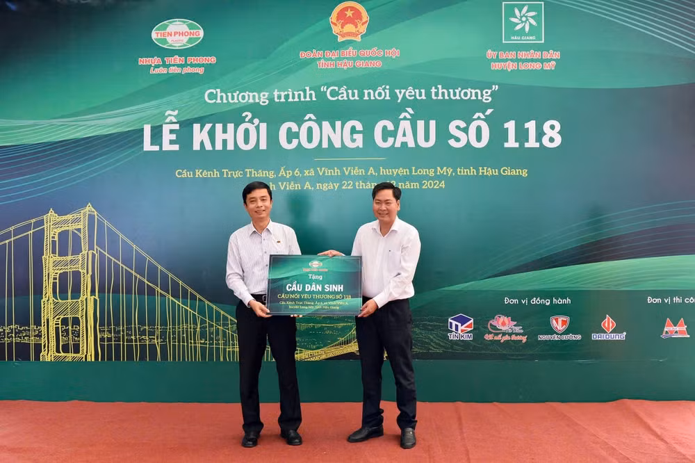 nhua tien phong khoi cong cau noi yeu thuong so 118 tai hau giang hinh 1