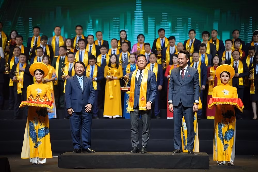 mb ageas life lot top 100 giai thuong sao vang dat viet 2024 hinh 2