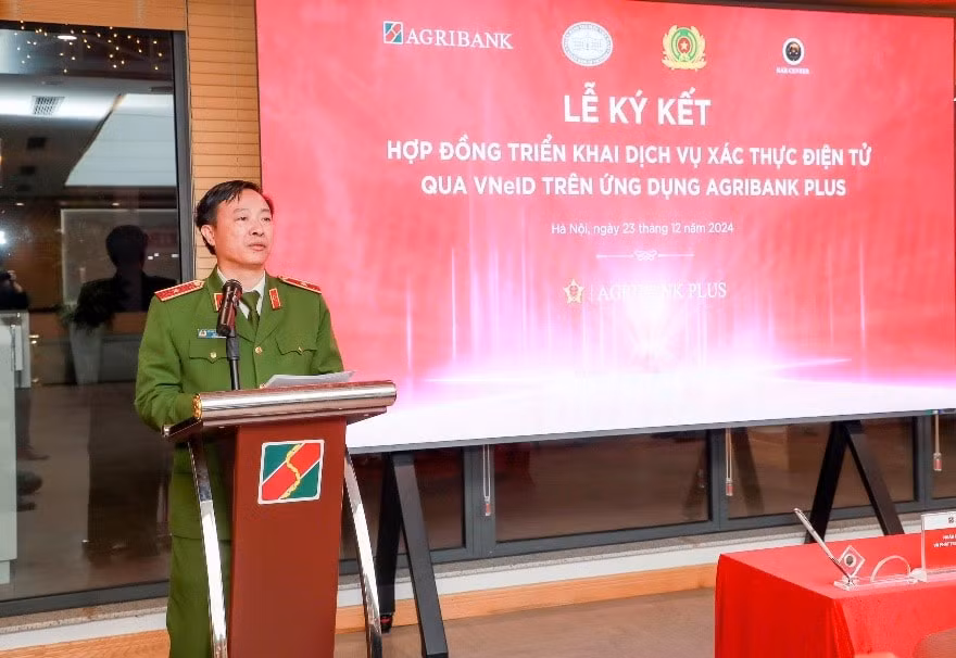 le ky ket trien khai dich vu xac thuc dien tu qua vneid tren ung dung agribank plus giua agribank va trung tam rar bo cong an hinh 2