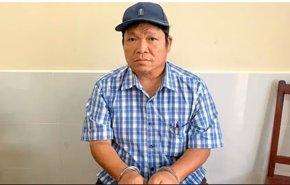 bat doi tuong no quen biet nhieu can bo cong an de lua dao hinh 1