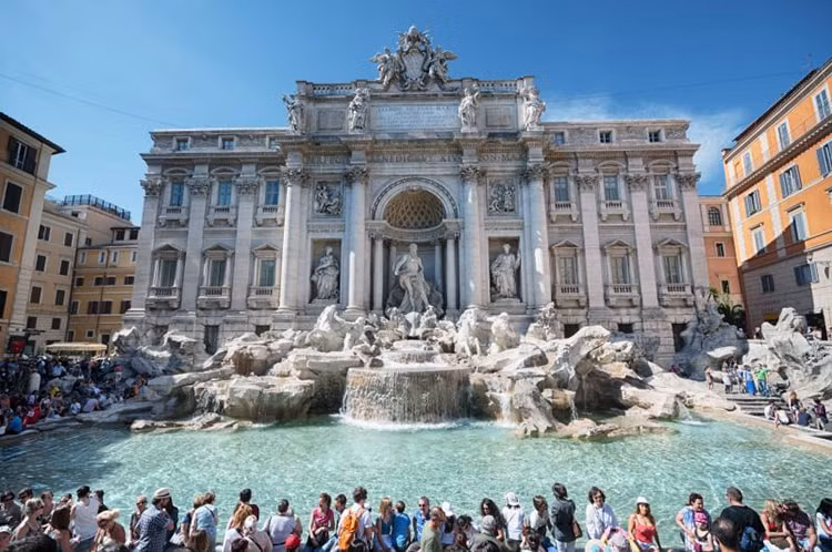 dai phun nuoc trevi bieu tuong o italy mo cua tro lai hinh 1