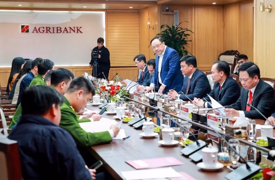 le ky ket trien khai dich vu xac thuc dien tu qua vneid tren ung dung agribank plus giua agribank va trung tam rar bo cong an hinh 3