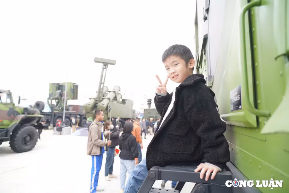 hang nghin nguoi chen chan xem trien lam quoc phong quoc te viet nam 2024 hinh 7