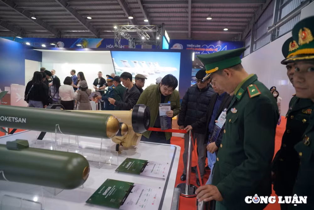 hang nghin nguoi chen chan xem trien lam quoc phong quoc te viet nam 2024 hinh 14