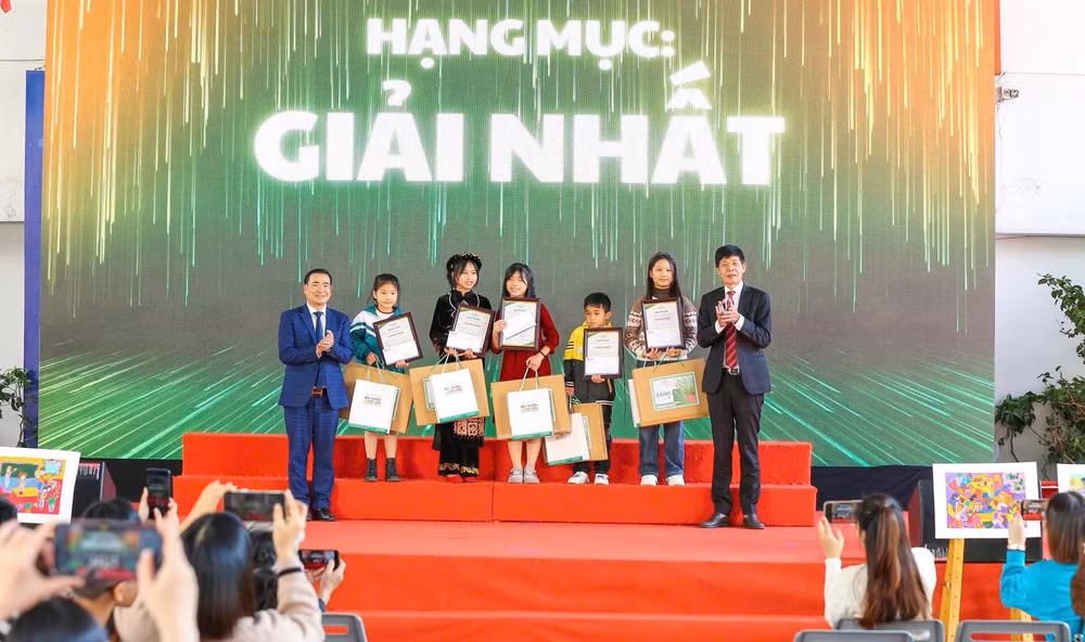 ton vinh nhieu tac pham xuat sac tai le trao giai cuoc thi ve tranh bao ve moi truong voi chu de ngoi truong xanh hinh 1