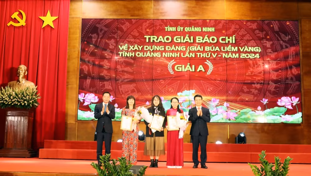 quang ninh vinh danh cac tac pham chinh luan xuat sac ve bao ve nen tang tu tuong cua dang va giai bua liem vang 2024 hinh 3