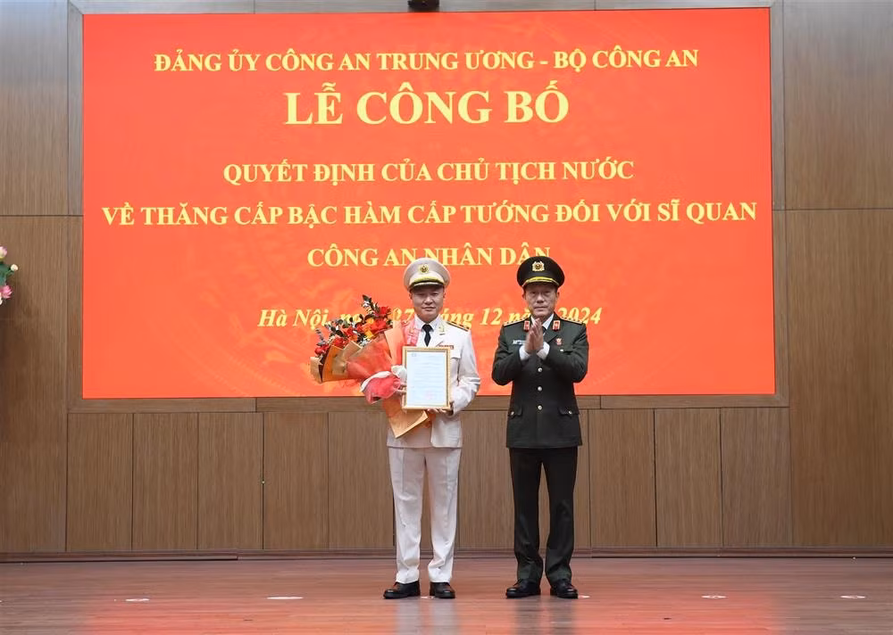 thu truong bo cong an nguyen ngoc lam duoc thang cap bac ham tu thieu tuong len trung tuong hinh 1