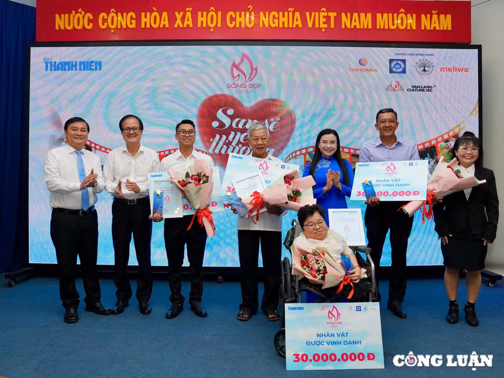 gan 30 tac pham doat giai cuoc thi song dep mua 4 hinh 4