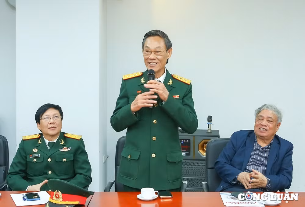 hoi cuu chien binh co quan trung uong hoi nha bao viet nam gap mat nhan 80 nam ngay thanh lap quan doi nhan dan viet nam hinh 8