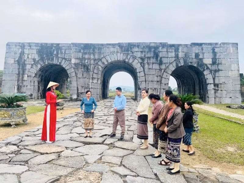 mien phi tham quan di san thanh nha ho dip tet at ty hinh 1